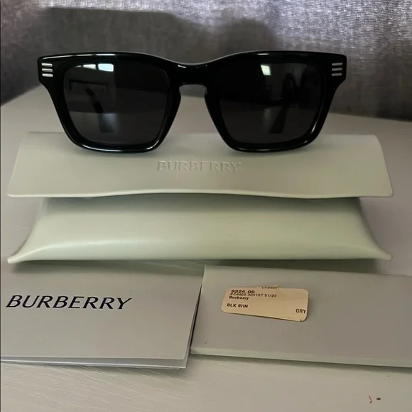 Burberry | Accessories | Burberry Black Sunglasses Unisex  display picture 3